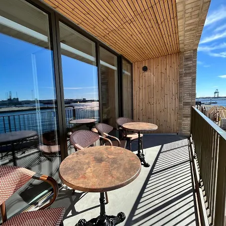 Apartmán Directly To Seafront Of Bassin 7 With Big Balcony And Free Parking Århus